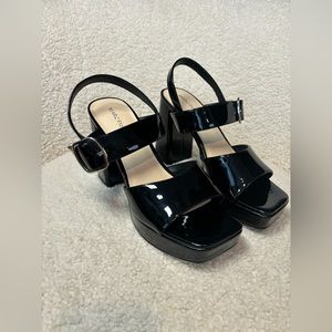 MARC FISHER platform sandals Heeled square toe patent Leather 8 1/2 -NEW